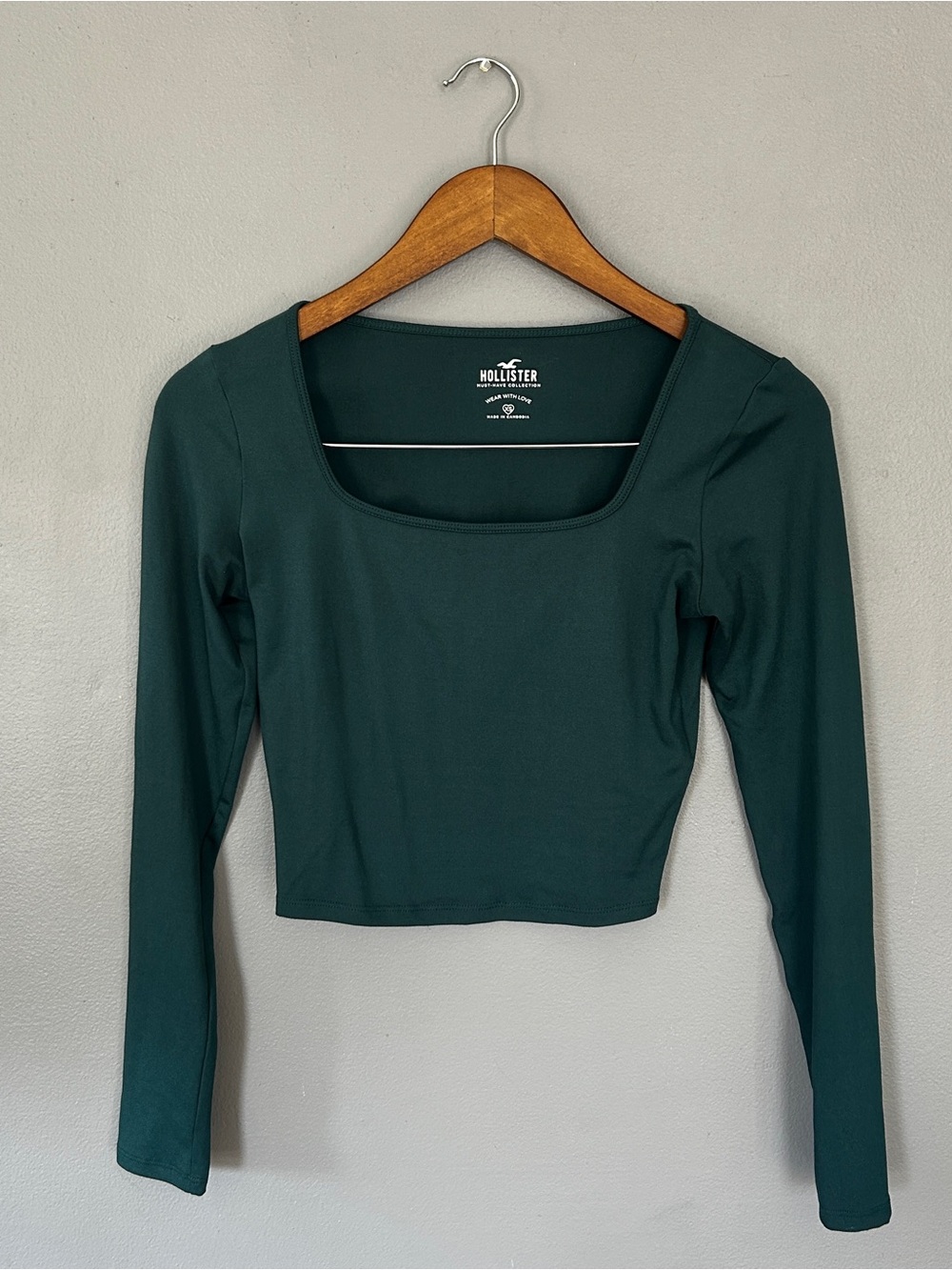 Hollister Must-Have Collection Women’s XS Green Long Sleeve Crop Top